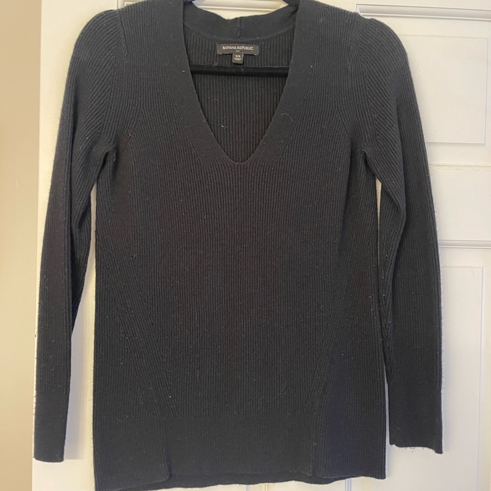 Elegant V-Neck Sweater with Soft Knit and Classic Fit